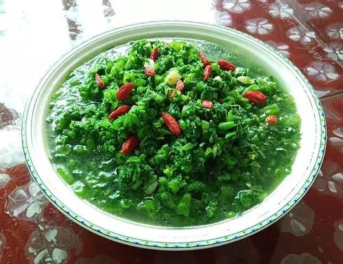 菜農(nóng)種植無需噴農(nóng)藥的蔬菜，不僅栽培簡單、而且效益高